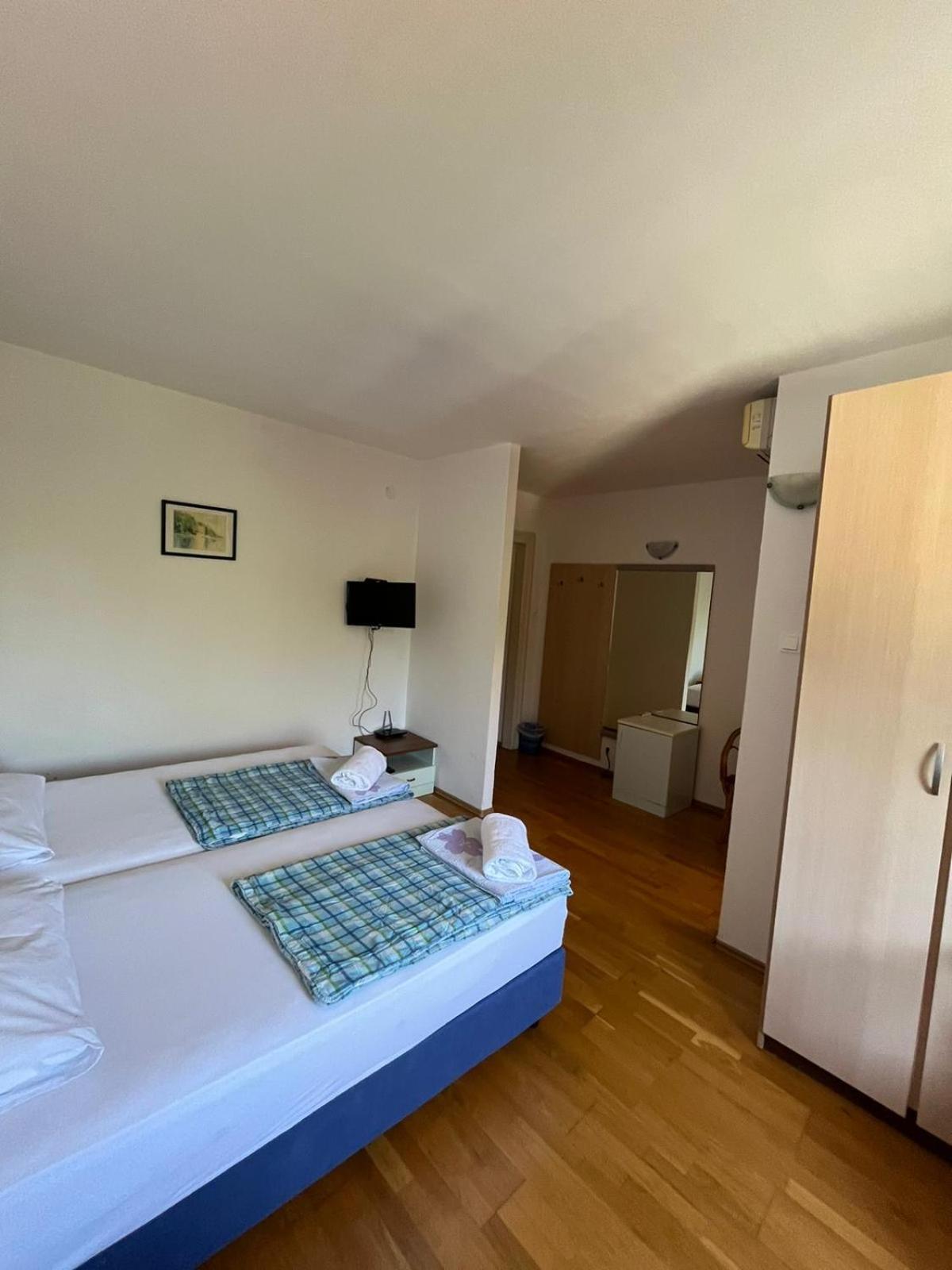 Bed&Breakfast Villa Eva オミサリ 部屋 写真