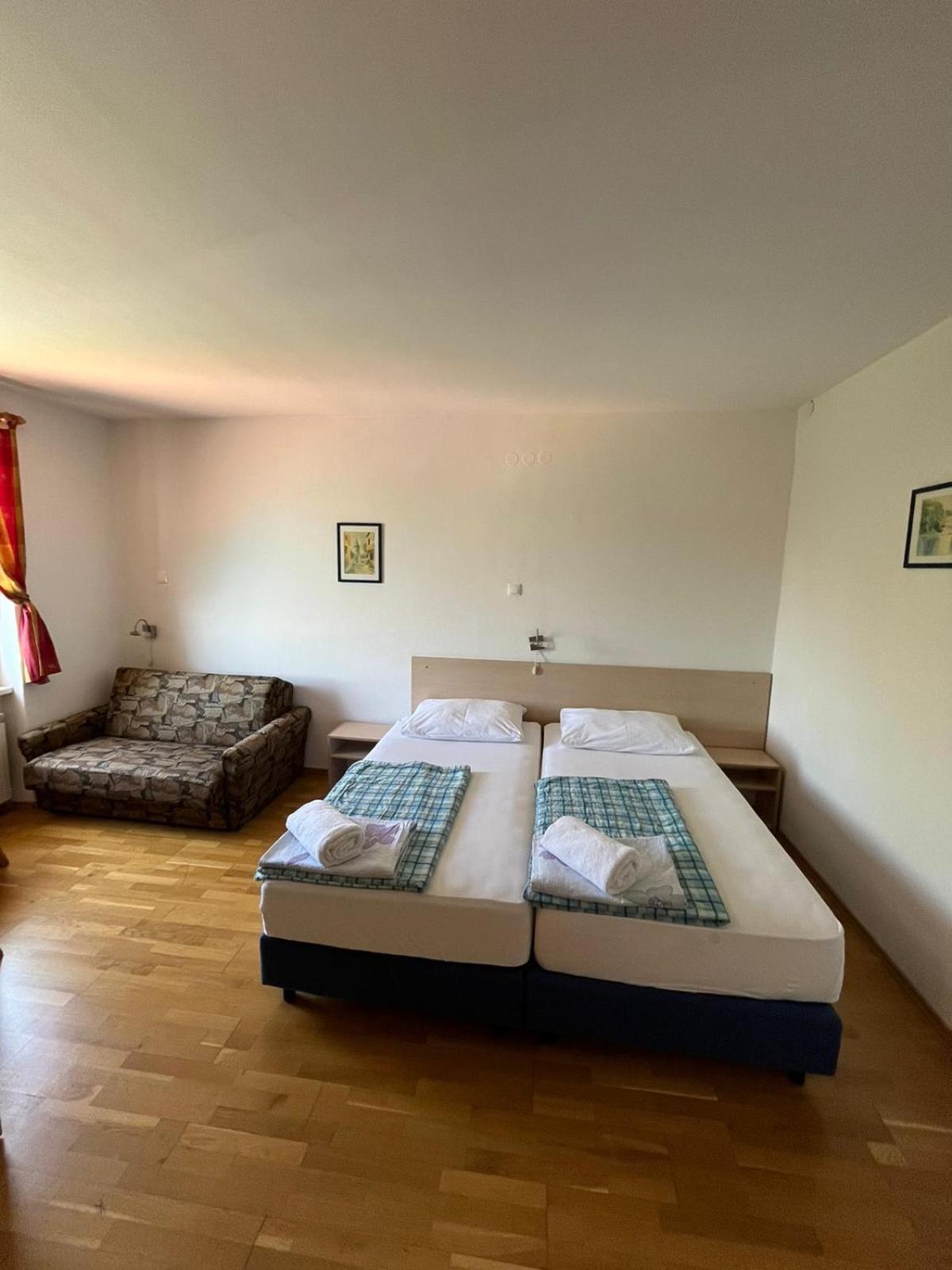 Bed&Breakfast Villa Eva オミサリ 部屋 写真