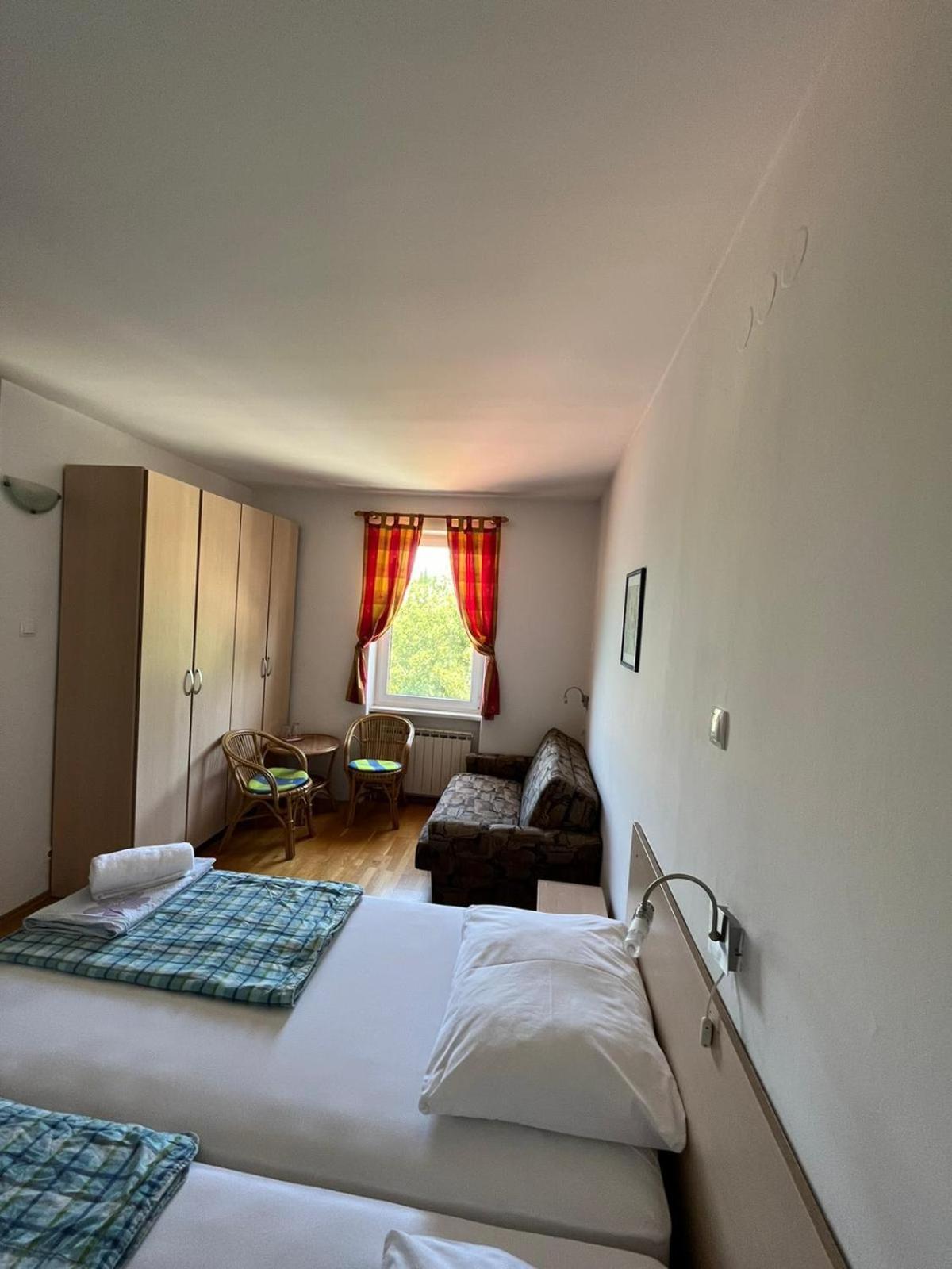 Bed&Breakfast Villa Eva オミサリ 部屋 写真