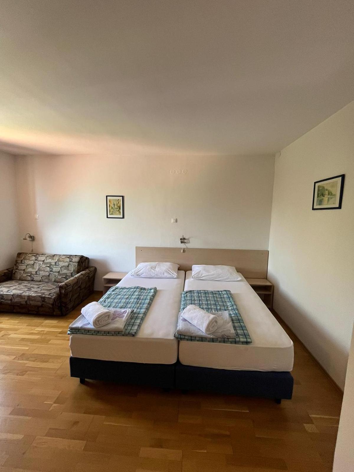 Bed&Breakfast Villa Eva オミサリ 部屋 写真