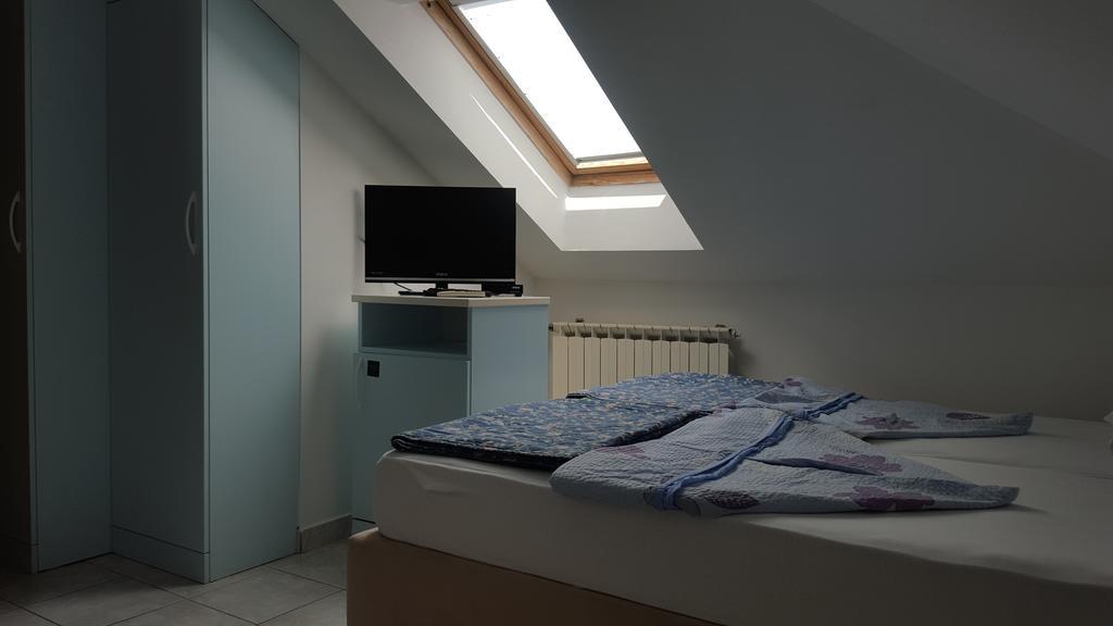 Bed&Breakfast Villa Eva オミサリ 部屋 写真
